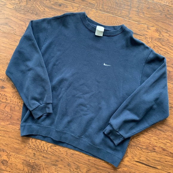 nike small swoosh crewneck